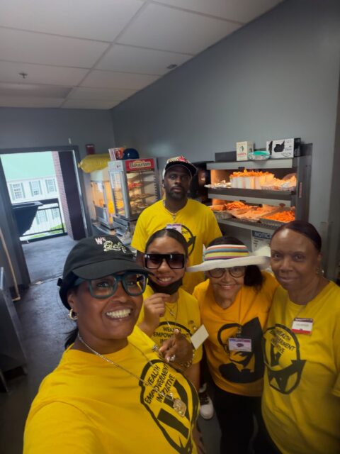 Another good volunteer crew today at @jaxshrimp. I love getting in a phot before the doors open. 

Interested in volunteering with us, link in bio for various opportunities.

#wealthempowermentinitiative #volunteering #community